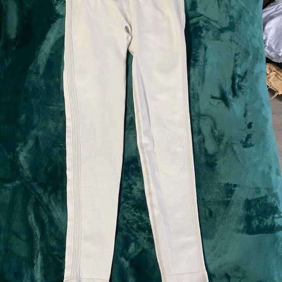 Women's Activewear set - Picture 5 of 5